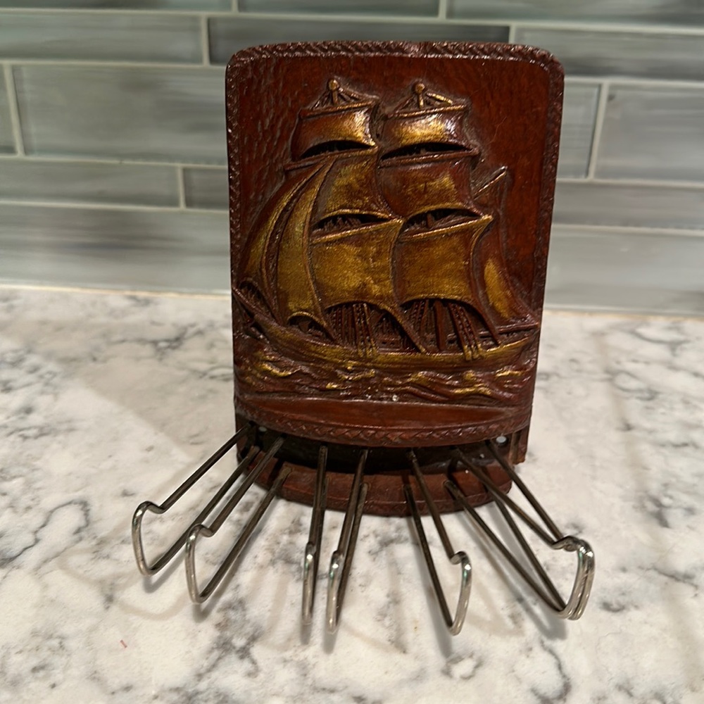 Vintage nautical ship wall tie rack